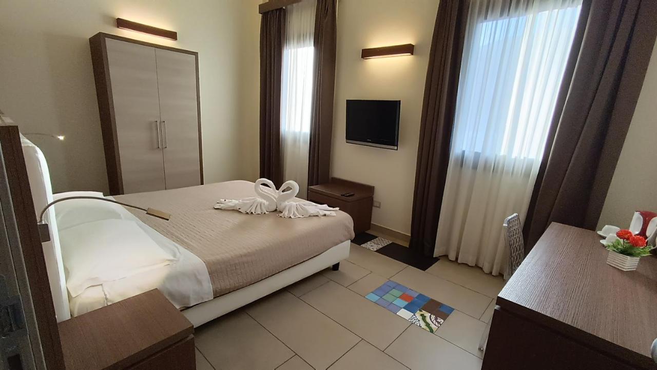 Hotel Don Giovanni อาโวลา ภายนอก รูปภาพ