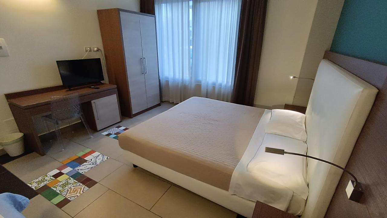 Hotel Don Giovanni อาโวลา ภายนอก รูปภาพ