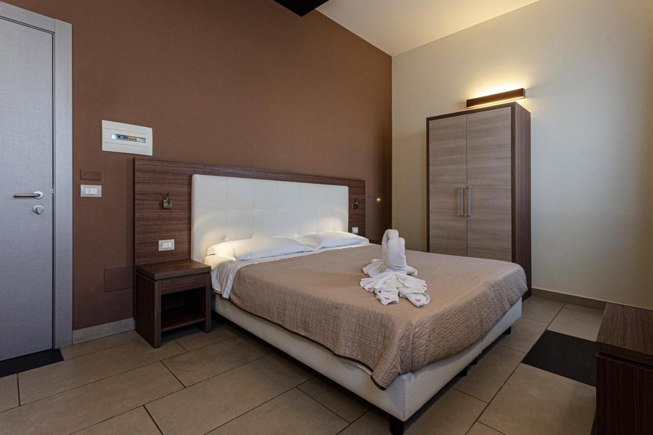 Hotel Don Giovanni อาโวลา ภายนอก รูปภาพ