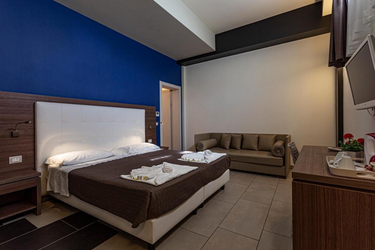 Hotel Don Giovanni อาโวลา ภายนอก รูปภาพ