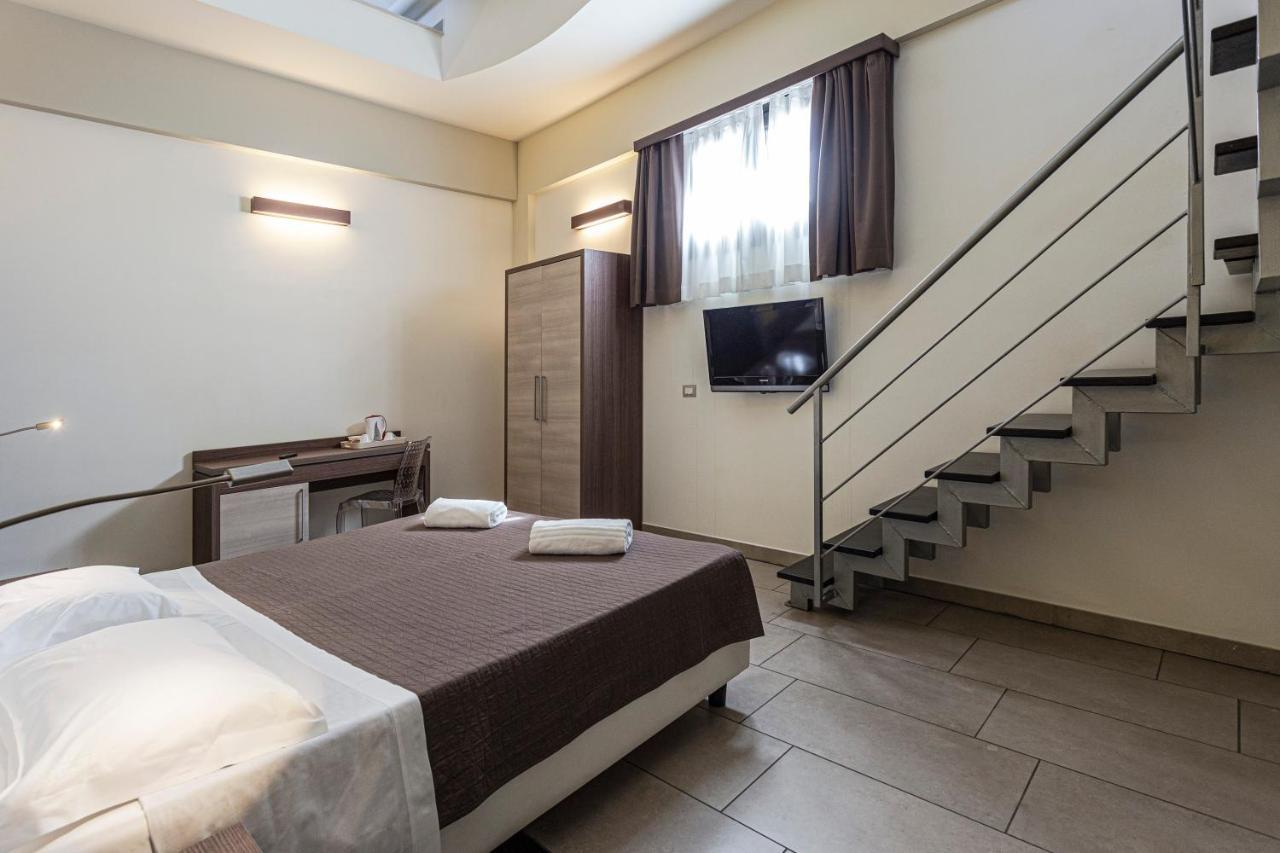 Hotel Don Giovanni อาโวลา ภายนอก รูปภาพ