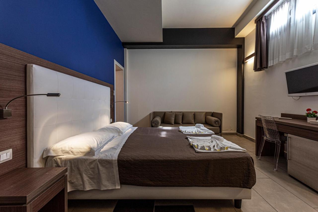 Hotel Don Giovanni อาโวลา ภายนอก รูปภาพ