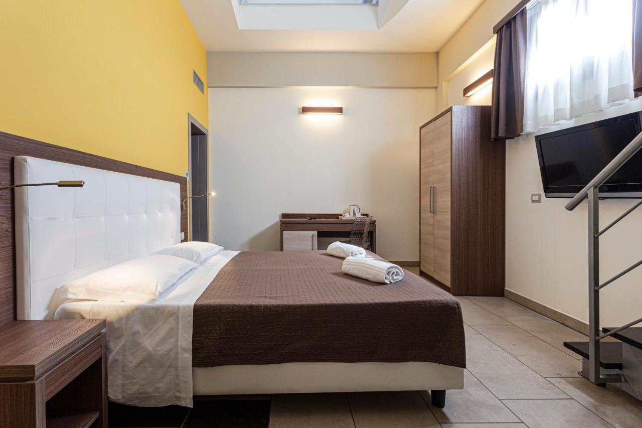 Hotel Don Giovanni อาโวลา ภายนอก รูปภาพ
