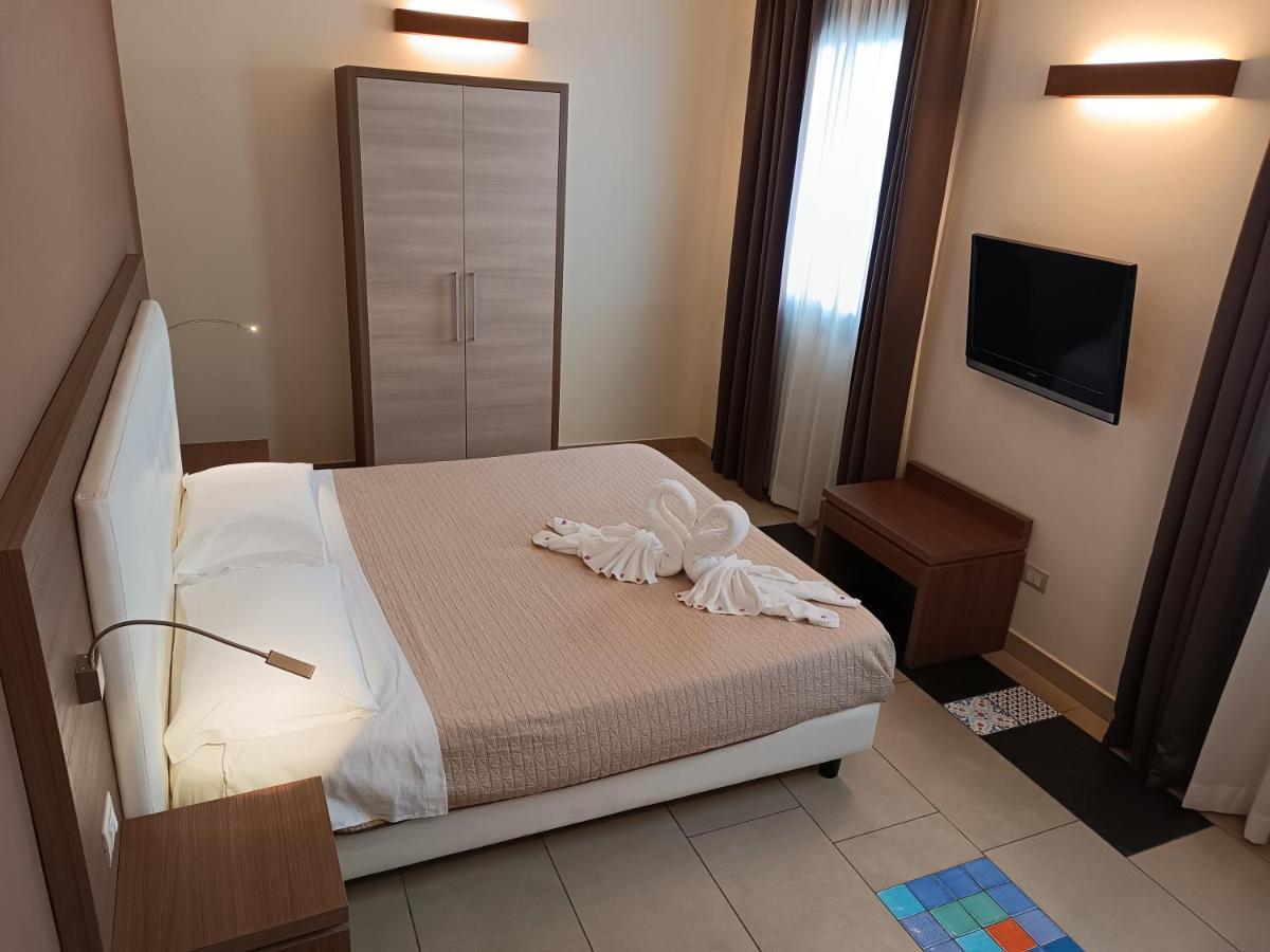 Hotel Don Giovanni อาโวลา ภายนอก รูปภาพ