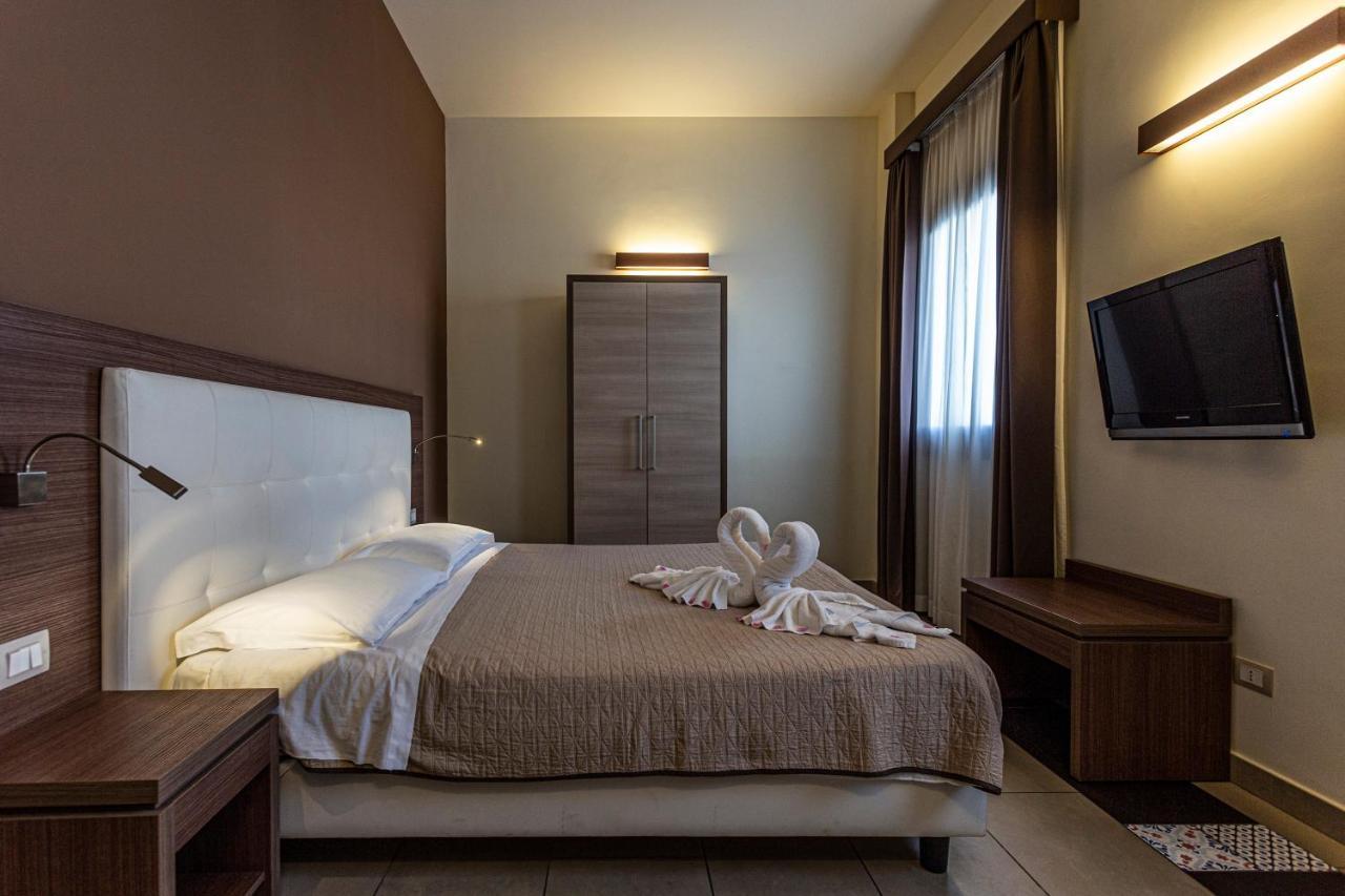 Hotel Don Giovanni อาโวลา ภายนอก รูปภาพ